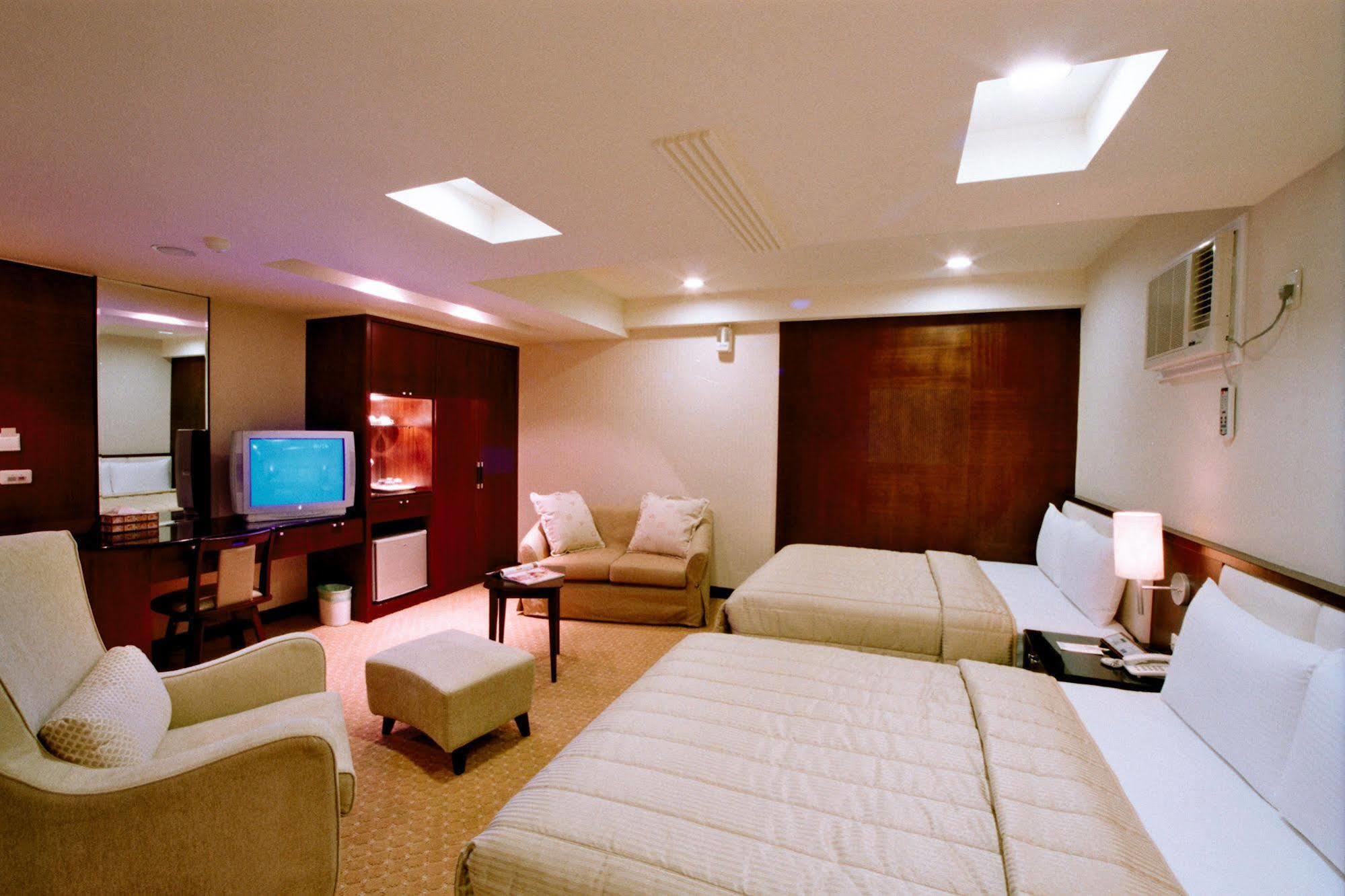 Sun Sweet Hotel Luodong Buitenkant foto